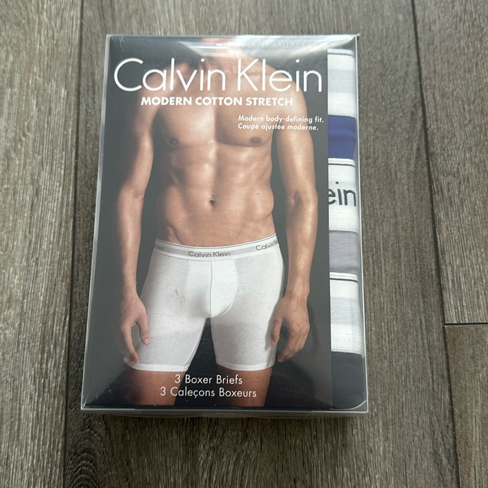 Calvin Klein Men’s boxer Briefs. Size: M brand new in the box.